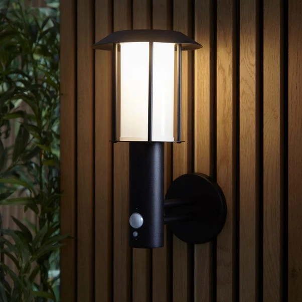 Vogue Tarka Outdoor Solar PIR Wall Light 4 Vogue Tarka Outdoor Solar PIR Wall Light - Image 2