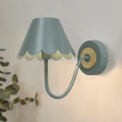 Remi Scalloped Wall Light