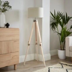 Return - Trio Tripod Floor Lamp, Light Wood -Home Lighting Store 30991250 alt01