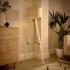 Return - Trio Tripod Floor Lamp, Light Wood -Home Lighting Store 30991250 alt02