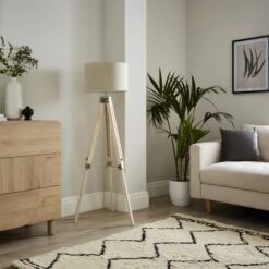 Return - Trio Tripod Floor Lamp, Light Wood -Home Lighting Store 30991250 alt07