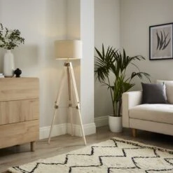 Return - Trio Tripod Floor Lamp, Light Wood -Home Lighting Store 30991250 alt08